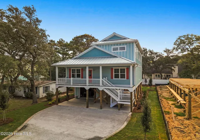 Photo 2 of Single family home for sale at 110 Ne 41st St, Oak Island, NC 28465 | MLS# 100599128 | Listing updated on 2026-09-01