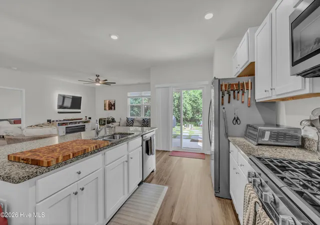 Photo 4 of Single family home for sale at 321 Tributary Cir, Wilmington, NC 28401 | MLS# 100596089 | Listing updated on 2026-09-07