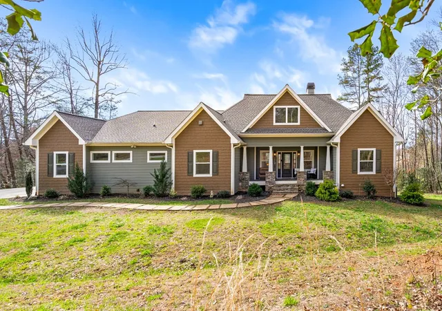 Photo 2 of Single family home for sale at 193 Mountain Harbour Dr, Hayesville, NC 28904 | MLS# 98544161 | Listing updated on 2026-08-20