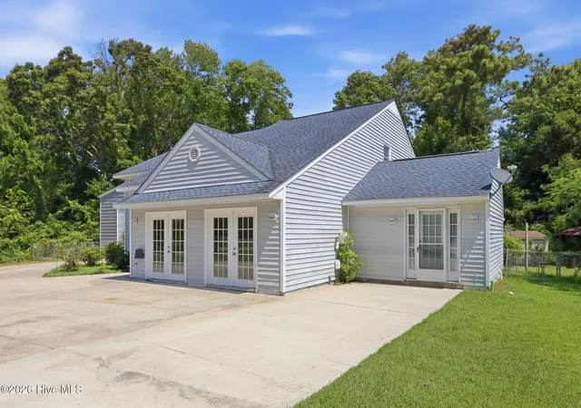 Photo 2 of Single family home for sale at 3018 Mandy Ln, Morehead City, NC 28557 | MLS# 100598571 | Listing updated on 2026-09-20