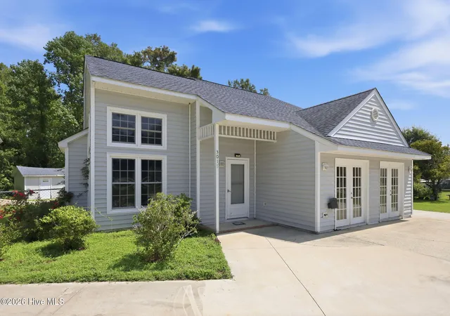 Photo 3 of Single family home for sale at 3018 Mandy Ln, Morehead City, NC 28557 | MLS# 100598571 | Listing updated on 2026-10-05