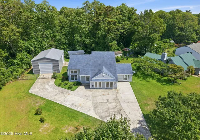 Photo 4 of Single family home for sale at 3018 Mandy Ln, Morehead City, NC 28557 | MLS# 100598571 | Listing updated on 2026-10-05
