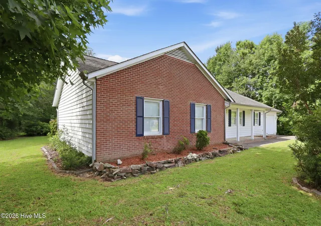 Photo 3 of Single family home for sale at 3605 Plantation Rd, Morehead City, NC 28557 | MLS# 100595075 | Listing updated on 2026-08-27