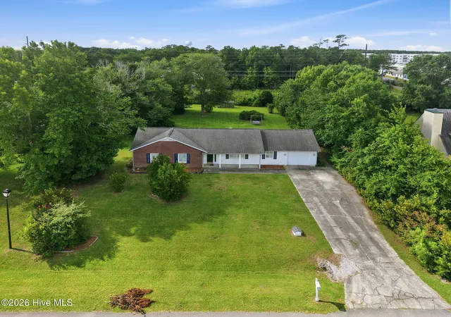 Photo 4 of Single family home for sale at 3605 Plantation Rd, Morehead City, NC 28557 | MLS# 100595075 | Listing updated on 2026-08-27