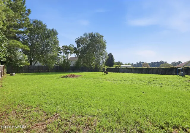 Photo 3 of Single family home for sale at 116 Trailwood Dr, Hubert, NC 28539 | MLS# 100591717 | Listing updated on 2026-09-07
