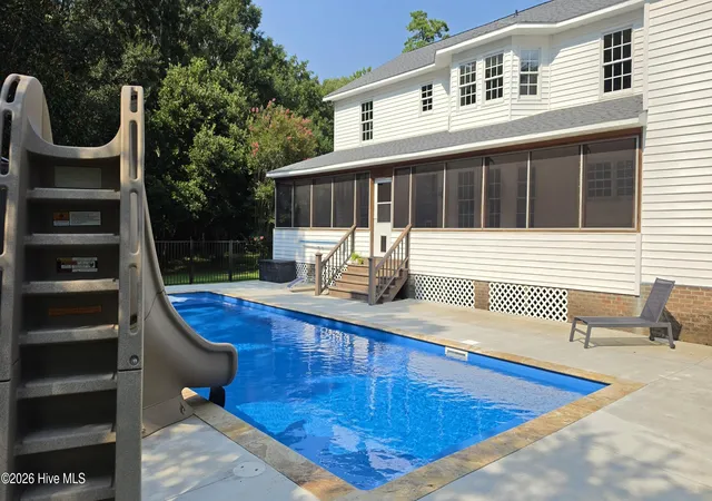 Photo 3 of Single family home for sale at 347 Sandy Point Dr, Beaufort, NC 28516 | MLS# 100598201 | Listing updated on 2026-08-22