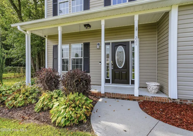 Photo 3 of Single family home for sale at 221 Rudolph Ln, Hubert, NC 28539 | MLS# 100597836 | Listing updated on 2026-08-31