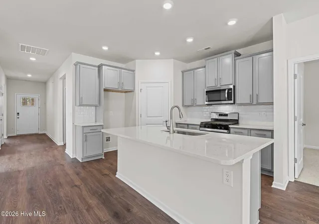 Photo 2 of Single family home for sale at 7015 Bayberry Park Dr, New Bern, NC 28562 | MLS# 100598738 | Listing updated on 2026-09-04
