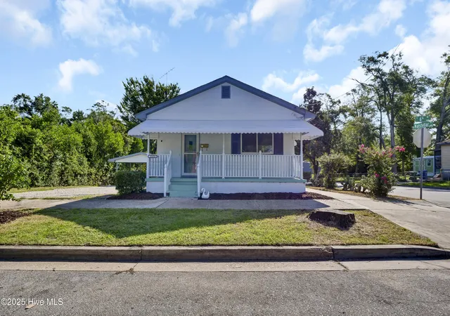 Photo 1 of Single family home for sale at 1121 S 6th Street, Wilmington, NC 28401 | MLS# 100593844 | Listing updated on 2026-09-09