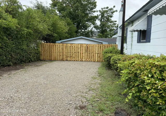 Photo 2 of Single family home for sale at 1121 S 6th Street, Wilmington, NC 28401 | MLS# 100593844 | Listing updated on 2026-09-09