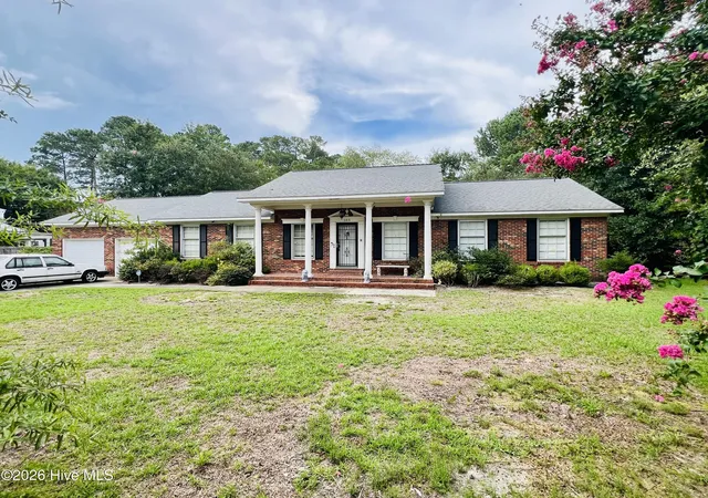 Photo 1 of Single family home for sale at 105 Country Clb Cir, Clinton, NC 28328 | MLS# 100594857 | Listing updated on 2026-09-17