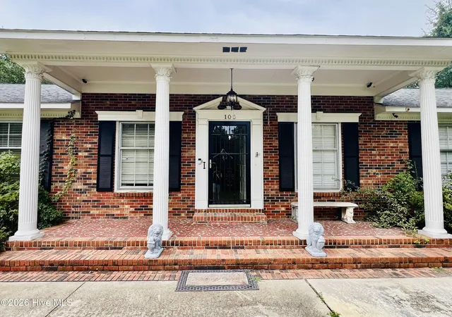 Photo 3 of Single family home for sale at 105 Country Clb Cir, Clinton, NC 28328 | MLS# 100594857 | Listing updated on 2026-09-17