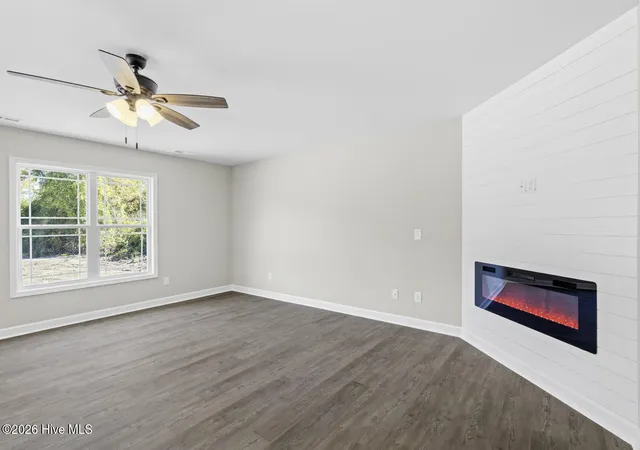 Photo 4 of Single family home for sale at 1250 Old Maplehurst Rd, Jacksonville, NC 28540 | MLS# 100599259 | Listing updated on 2026-09-16
