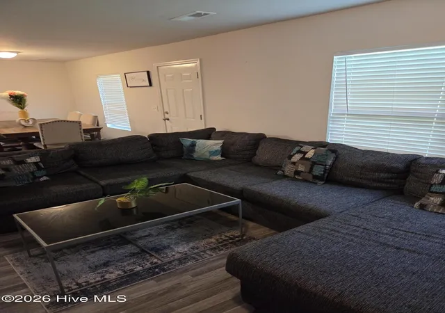 Photo 3 of Single family home for sale at 3302 Taylors Pointe Dr, Winterville, NC 28590 | MLS# 100599228 | Listing updated on 2026-09-08