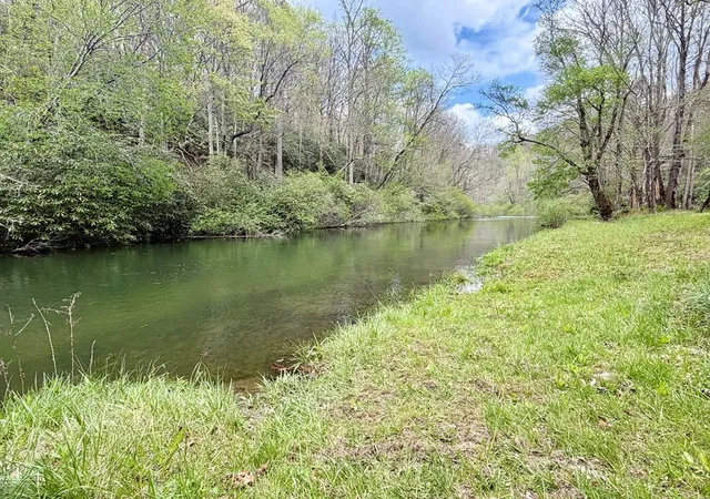 Photo 2 of Single family home for sale at 192 Nantahala Dam Rd, Topton, NC 28781 | MLS# 98544360 | Listing updated on 2026-08-25