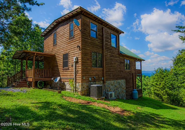 Photo 4 of Single family home for sale at 20 Locust Pointe Trl, Murphy, NC 28906 | MLS# 100599283 | Listing updated on 2026-08-29