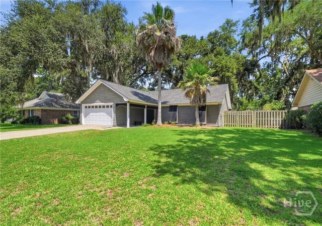 Photo 2 of Single family home for sale at 10 Hanging Moss Rd, Savannah, GA 31410 | MLS# SA359562 | Listing updated on 2026-08-23