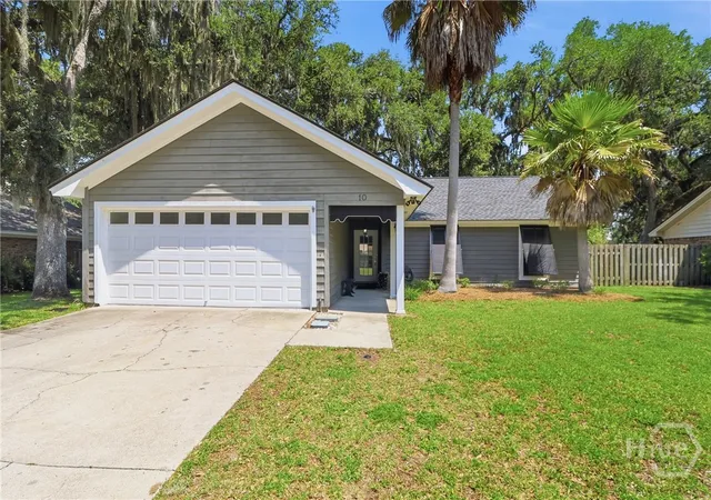 Photo 3 of Single family home for sale at 10 Hanging Moss Rd, Savannah, GA 31410 | MLS# SA359562 | Listing updated on 2026-08-23