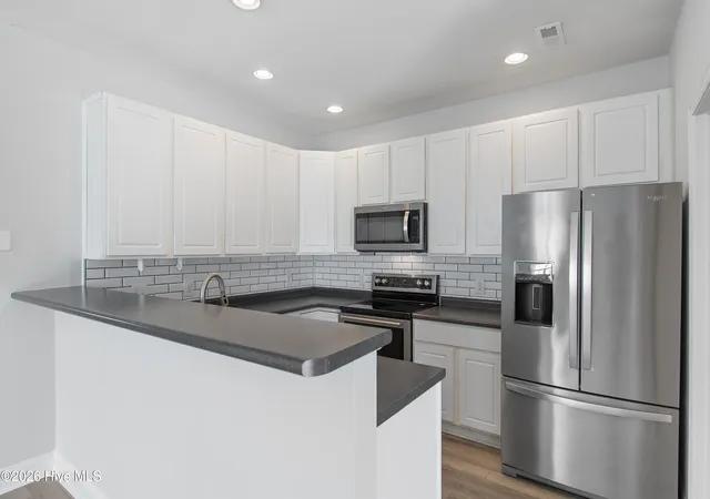 Listing Photo 4 - Condo for sale in building located at 4979 Kona Ct, Southport, NC 28461 - Unit #Unit 6
