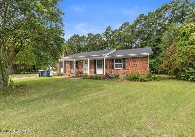 Photo 2 of Single family home for sale at 517 West Ct, Jacksonville, NC 28546 | MLS# 100591978 | Listing updated on 2026-09-03