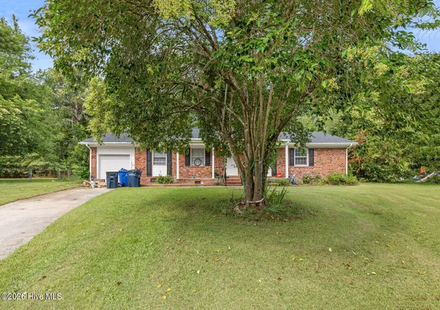 Photo 3 of Single family home for sale at 517 West Ct, Jacksonville, NC 28546 | MLS# 100591978 | Listing updated on 2026-09-03