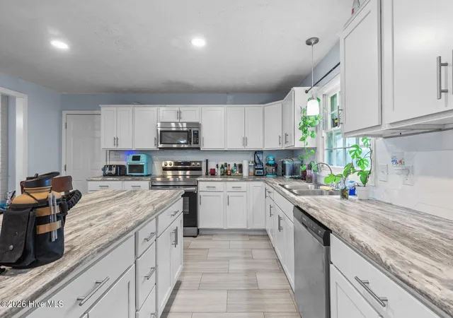 Photo 3 of Single family home for sale at 517 West Ct, Jacksonville, NC 28546 | MLS# 100591978 | Listing updated on 2026-09-03