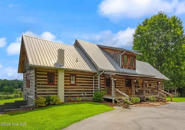 Photo 5 of Single family home for sale at 102 Cross Crk Ln, Warne, NC 28909 | MLS# 100589062 | Listing updated on 2026-09-04