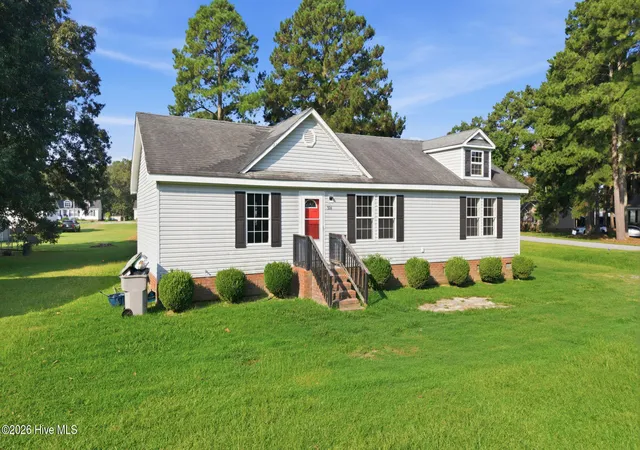 Photo 2 of Single family home for sale at 506 Britannia Dr, Greenville, NC 27834 | MLS# 100596391 | Listing updated on 2026-08-26