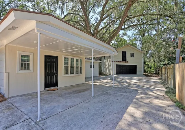 Photo 3 of Single family home for sale at 1505 W Creighton Pl, Savannah, GA 31406 | MLS# SA362796 | Listing updated on 2026-10-20