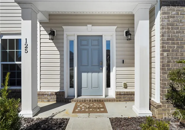 Photo 4 of Single family home for sale at 125 Grimsby Rd, Savannah, GA 31407 | MLS# SA363000 | Listing updated on 2026-08-19