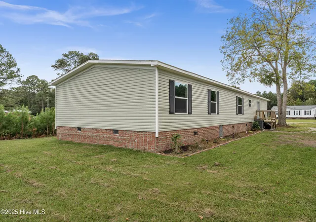 Photo 1 of Manufactured home for sale at 120 Nw 1st Street, Teachey, NC 28464 | MLS# 100535533 | Listing updated on 2026-08-18