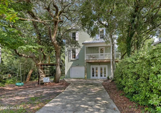 Photo 3 of Single family home for sale at 109 Sea Urchin Ct, Surf City, NC 28445 | MLS# 100595518 | Listing updated on 2026-09-28