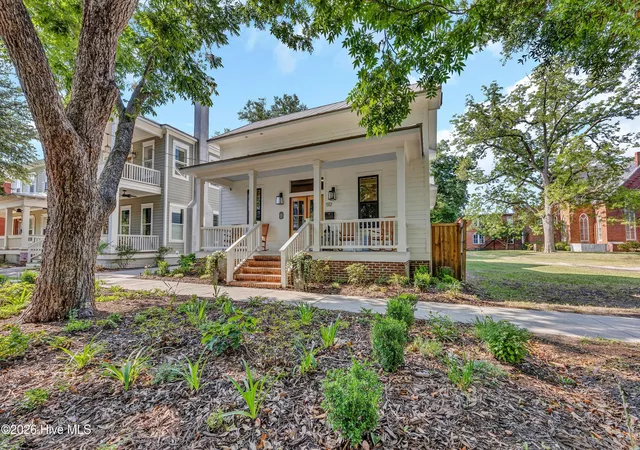 Photo 1 of Single family home for sale at 512 Nun St, Wilmington, NC 28401 | MLS# 100596874 | Listing updated on 2026-09-09