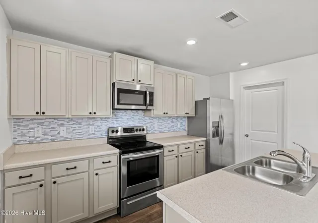 Photo 4 of Single family home for sale at 178 Everett Yopp Dr, Sneads Ferry, NC 28460 | MLS# 100573682 | Listing updated on 2026-10-01