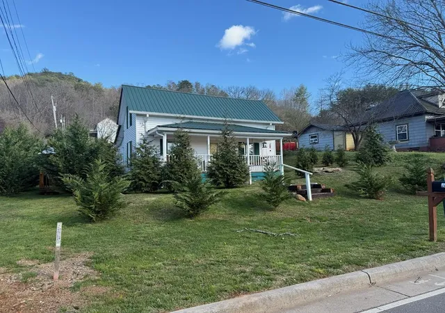 Photo 1 of Single family home for sale at 215 Bristol Ave, Andrews, NC 28901 | MLS# 98544127 | Listing updated on 2026-08-18
