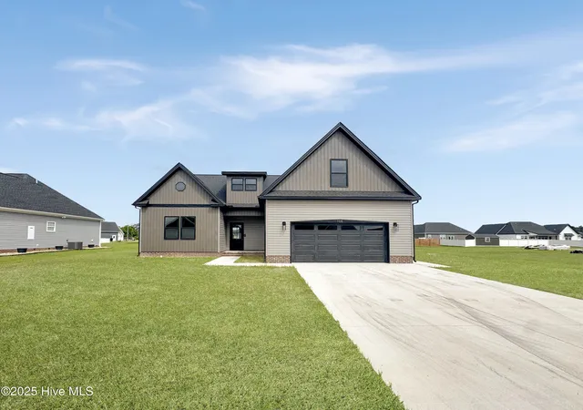 Photo 1 of Single family home for sale at 7617 Staysail Dr, Elizabeth City, NC 27909 | MLS# 100539880 | Listing updated on 2026-08-18