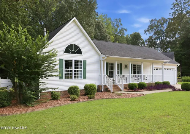 Photo 2 of Single family home for sale at 101 Pamlico Pl, Chocowinity, NC 27817 | MLS# 100598331 | Listing updated on 2026-10-04
