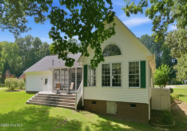 Photo 4 of Single family home for sale at 101 Pamlico Pl, Chocowinity, NC 27817 | MLS# 100598331 | Listing updated on 2026-10-04