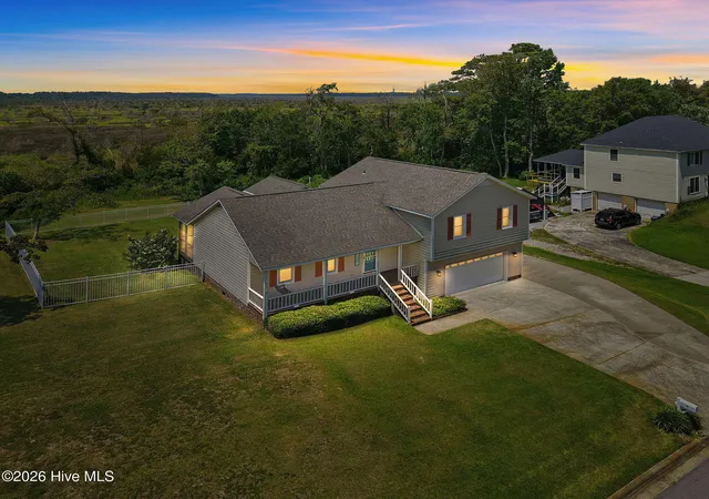 Photo 1 of Single family home for sale at 907 Oak Dr, Morehead City, NC 28557 | MLS# 100596661 | Listing updated on 2026-09-07