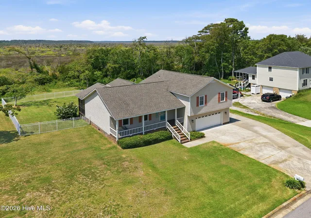 Photo 2 of Single family home for sale at 907 Oak Dr, Morehead City, NC 28557 | MLS# 100596661 | Listing updated on 2026-09-07