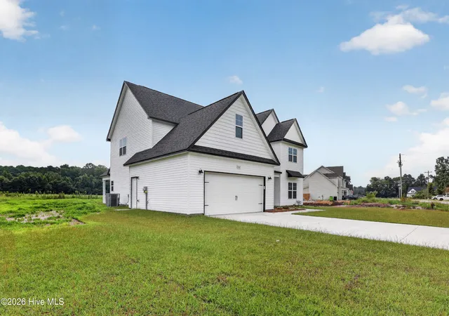 Photo 4 of Single family home for sale at 1112 Lunenburg Pl #Lot 75, Jacksonville, NC 28540 | MLS# 100567172 | Listing updated on 2026-09-22