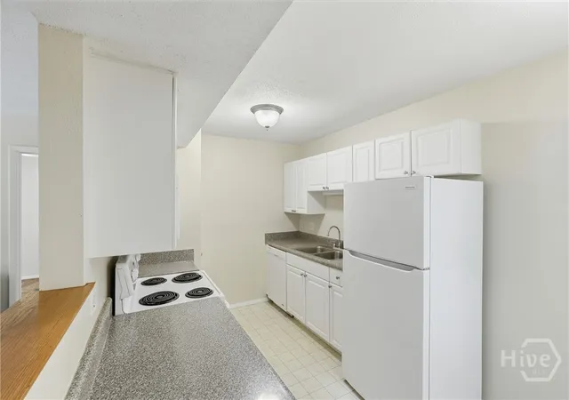 Photo 4 of Condo for sale at 401 N Cromwell Rd #D2, Savannah, GA 31410 | MLS# SA358750 | Listing updated on 2026-08-21