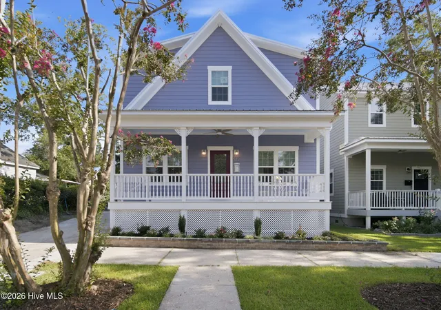 Photo 1 of Single family home for sale at 512 Queen St, Wilmington, NC 28401 | MLS# 100593068 | Listing updated on 2026-09-18