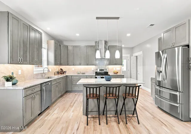 Photo 3 of Single family home for sale at 512 Queen St, Wilmington, NC 28401 | MLS# 100593068 | Listing updated on 2026-09-18