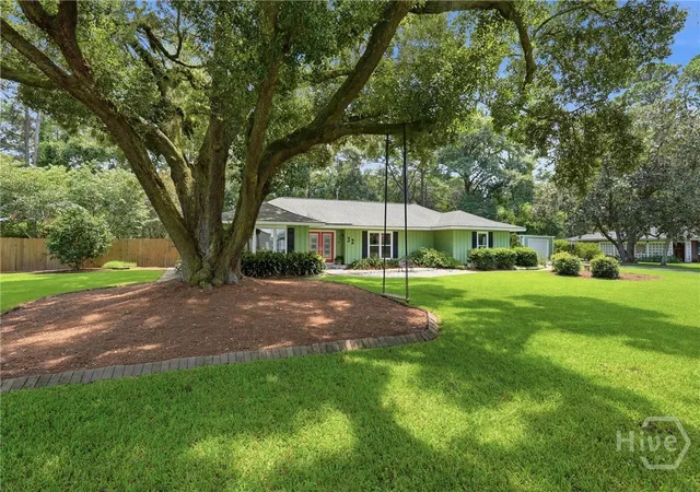 Photo 3 of Single family home for sale at 32 Falligant Ave, Savannah, GA 31410 | MLS# SA362603 | Listing updated on 2026-09-16