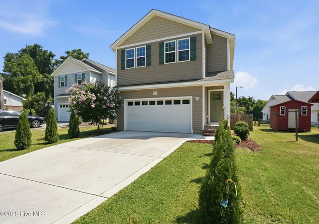 Photo 3 of Single family home for sale at 935 W Illinois Ave, Southern Pines, NC 28387 | MLS# 100596190 | Listing updated on 2026-08-28