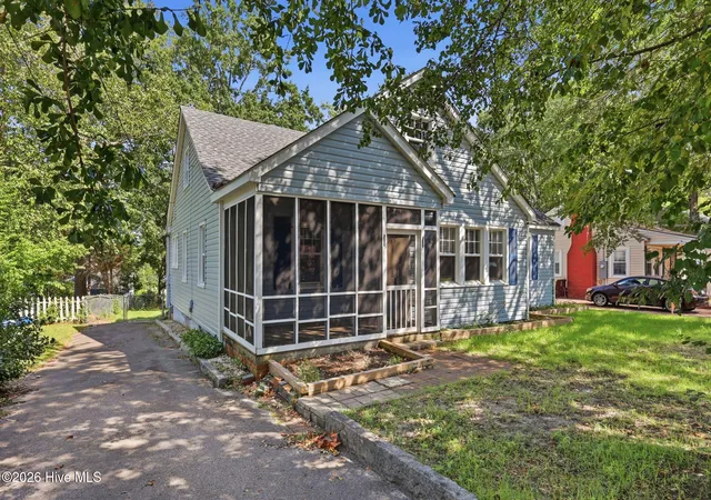 Photo 1 of Single family home for sale at 404 Pearl St, Fayetteville, NC 28303 | MLS# 100598292 | Listing updated on 2026-09-20