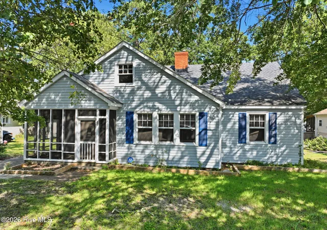 Photo 3 of Single family home for sale at 404 Pearl St, Fayetteville, NC 28303 | MLS# 100598292 | Listing updated on 2026-09-20