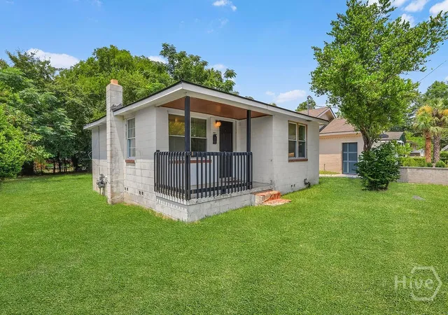 Photo 2 of Single family home for sale at 3311 Myrtle St, Savannah, GA 31405 | MLS# SA361686 | Listing updated on 2026-09-17