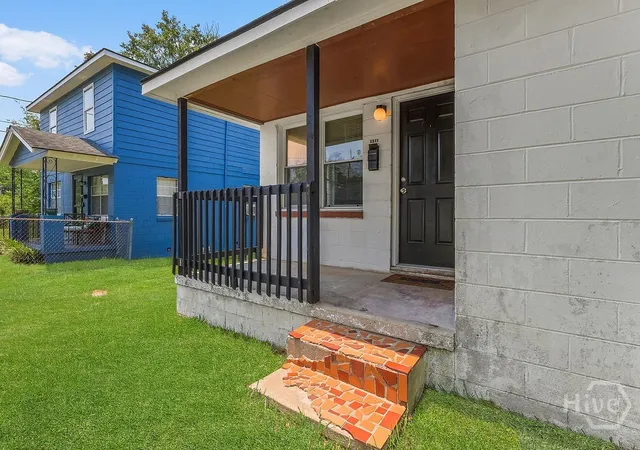 Photo 4 of Single family home for sale at 3311 Myrtle St, Savannah, GA 31405 | MLS# SA361686 | Listing updated on 2026-10-09